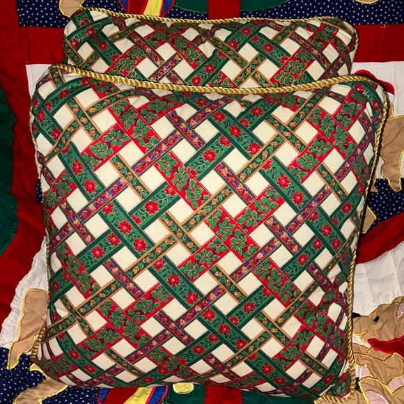 Christmas 🎄 Throw Pillows (2) 15” x 16” - Picture 3 of 5